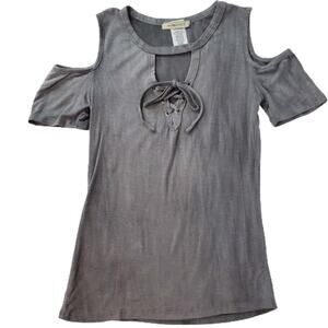 Ambiance Cold Shoulder Gray Short Sleeve Keyhole Top Small